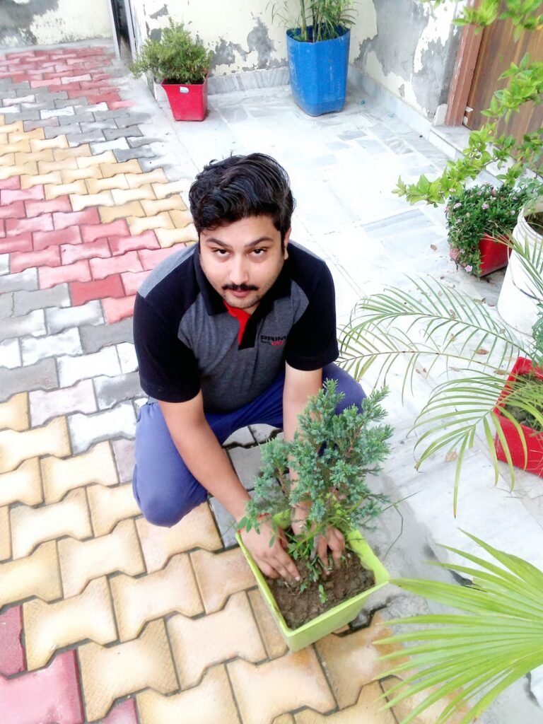 ‘एक पेड़ मां के नाम’ अभियान में अनमोल त्यागी ने किया पौधरोपण