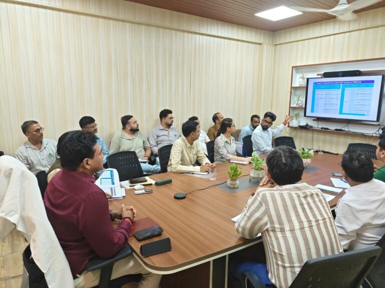 आवास परियोजनाओं में देरी पर विकासकों को अंतिम चेतावनी