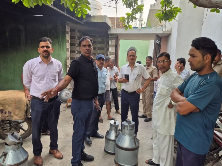 बिना लाइसेंस चल रही दो मावा फैक्ट्रियों पर प्रशासन की कार्रवाई