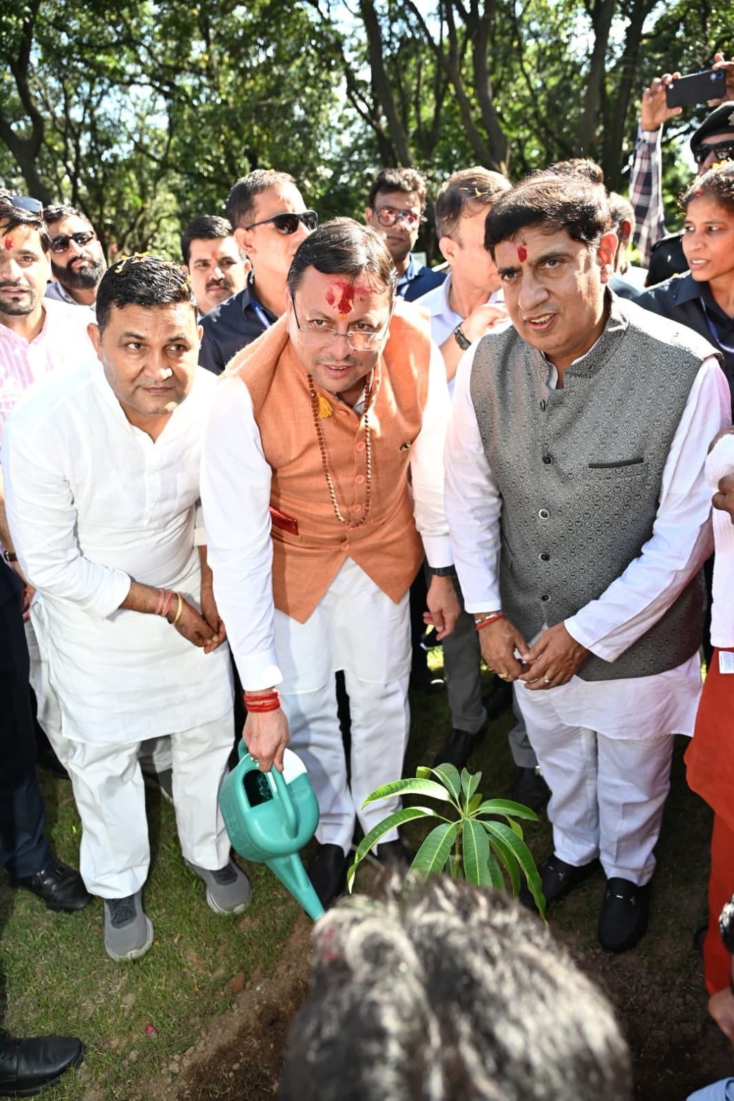 हरिद्वार से शुरू हुआ ‘बीज संजीवनी अभियान’, बीज रोपकर धामी ने दिया हरित उत्तराखंड का संदेश