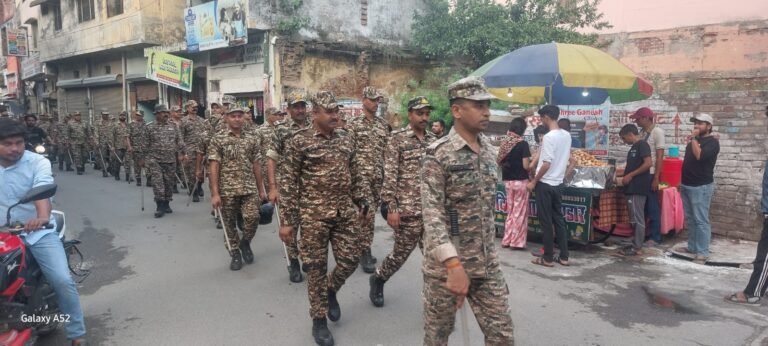 कांवड़ मेले से पहले कनखल में सुरक्षा का शक्ति प्रदर्शन, पुलिस-अर्द्धसैनिक बल ने किया फ्लैग मार्च
