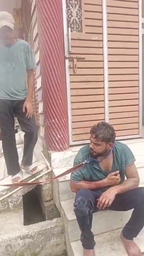 हरिद्वार: घर में आपत्तिजनक हालत में मिला युवक, भीड़ ने गले में बांधा कुत्ते का पट्टा
