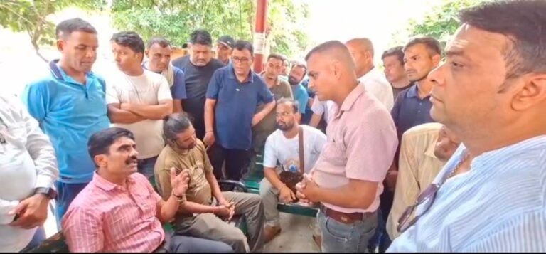 लक्कड़घाट में करंट की चपेट में आने से मां-बेटी की मौत, तीन ऊर्जा निगम अधिकारियों पर मुकदमा