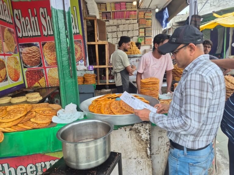 कलियर उर्स में भी खाद्य विभाग की सख्ती, हल्दी-चाय से देसी घी तक के नमूने जांच में