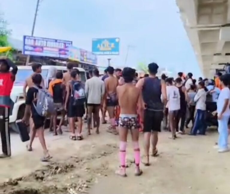 बढ़ेडी राजपुताना फ्लाईओवर के नीचे गार्डर गिरा, दो कांवड़ियों की मौत