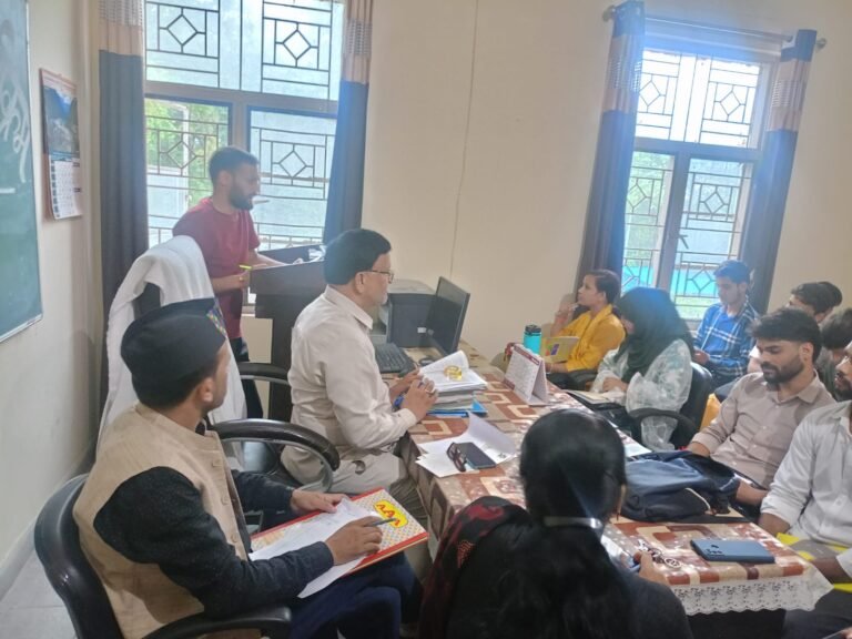 हिंदी पखवाड़ा : संस्कृत विश्वविद्यालय में मंच पर मिले विषय, विद्यार्थियों ने रची कविता
