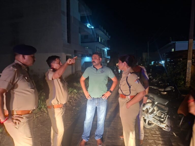 पतंजलि के पास दुकान में घुसकर मिस्त्री की हत्या, दो बदमाशों ने मारी गोली, सीसीटीवी कैमरे में कैद हुए बदमाश, देखें वीडियो
