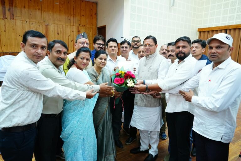 टीईटी की तलवार और पुरानी पेंशन का सवाल, शिक्षकों-कर्मचारियों ने सीएम के सामने रखी दो बड़ी मांगें