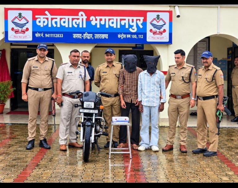 तमंचे के बल पर पेट्रोल पंप कर्मी से 9,500 रुपये की लूट, दो गिरफ्तार