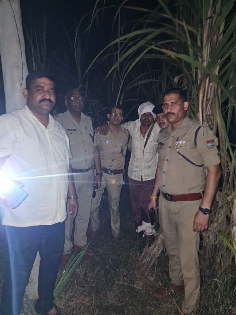 पुलिस पर टेंपो चढ़ाने की कोशिश, गन्ने के खेत में घुसकर की फायरिंग; जवाबी गोली से बदमाश घायल